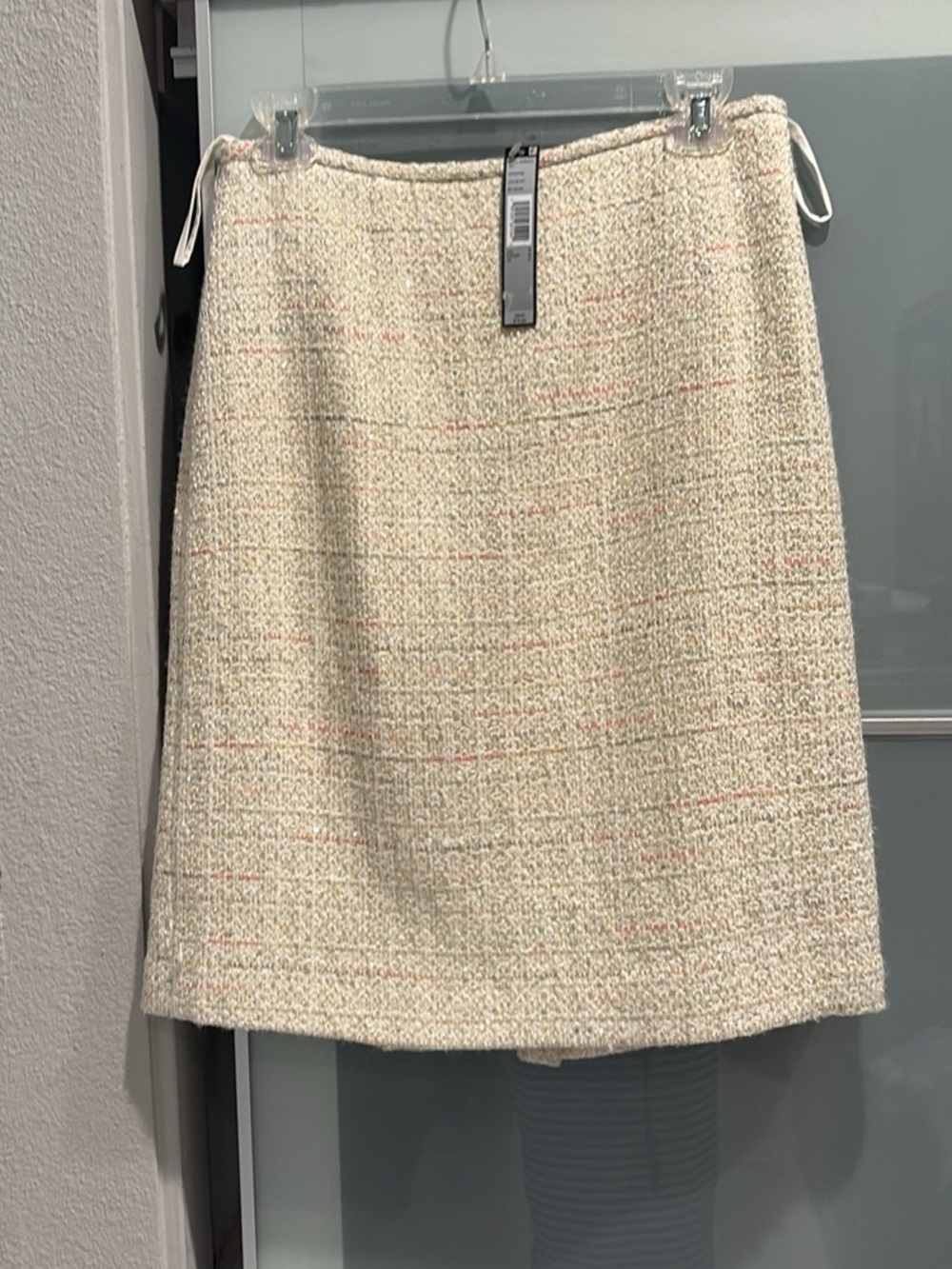Tahari Cream Tweed Mini Skirt with Subtle Pink Threading